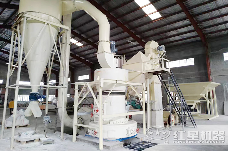 石粉雷蒙磨工作現(xiàn)場(chǎng) 石粉雷蒙磨工作現(xiàn)場(chǎng)